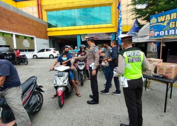 Polres Kampar Gelar Warung Takjil Gratis di Kawasan Plaza Bangkinang