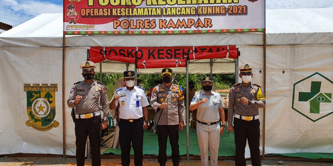 Kapolres Kampar Tinjau Posko Ops Keselamatan LK 2021 di Jalan Lintas Riau-Sumbar Desa Tanjung Alai
