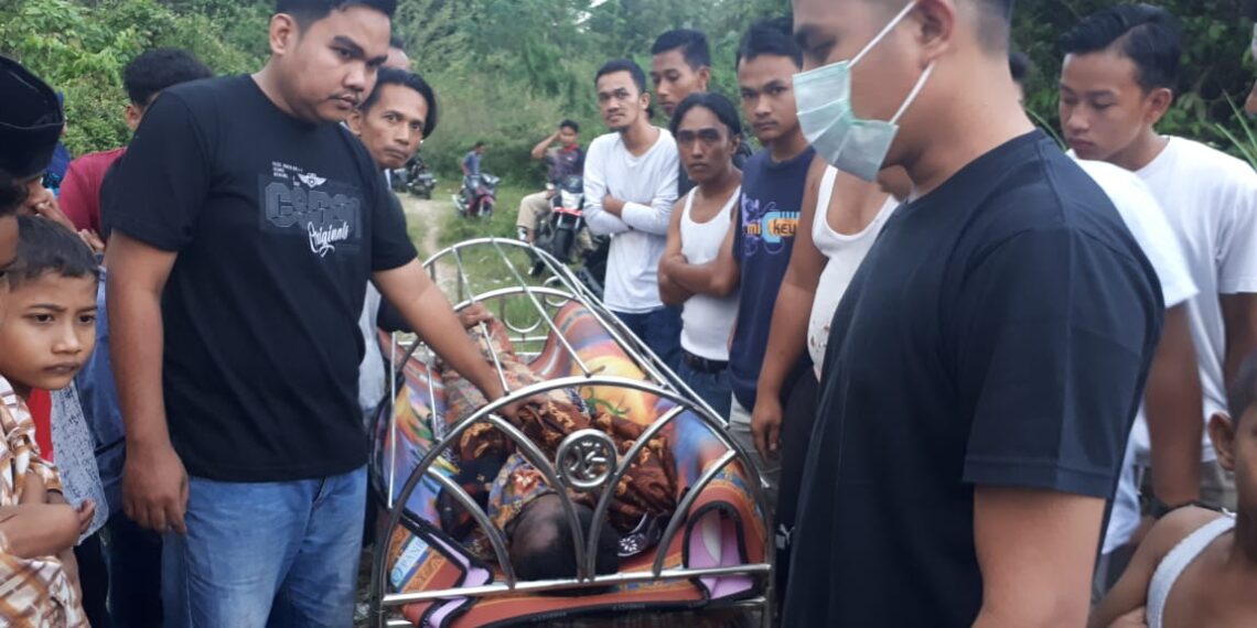 Ditemukan Sesosok Mayat di Kolam Bekas Galian C, Polsek Kampar Lakukan Penyelidikan