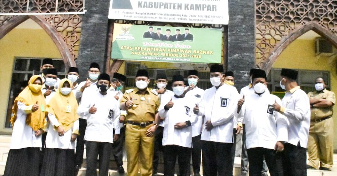 Bupati Kampar Serahkan Zakat Ke Baznas Kampar