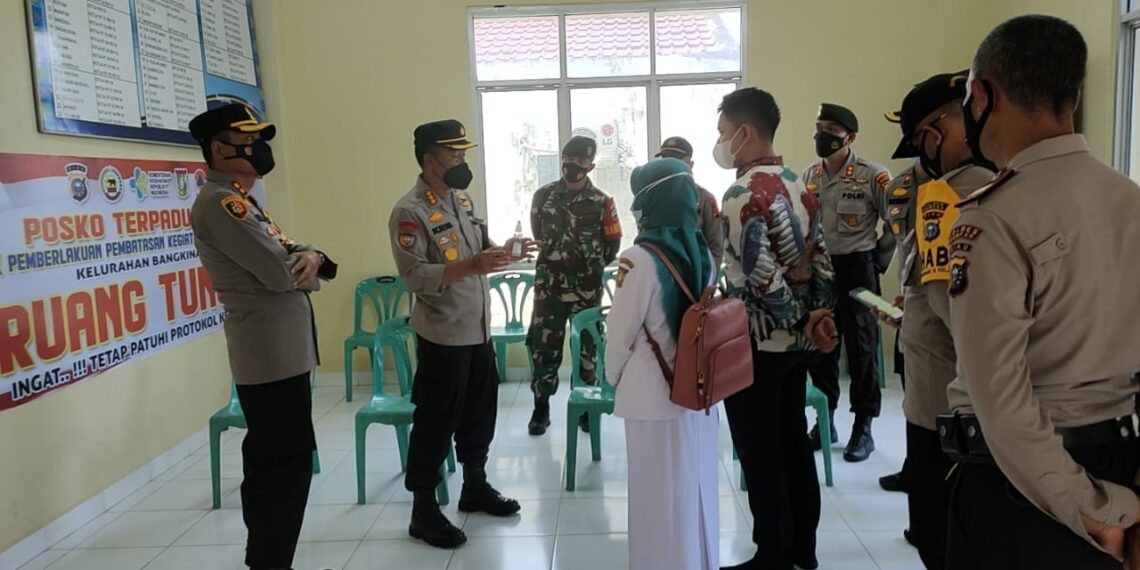 Tim Supervisi Penanganan Covid-19 Polda Riau Tinjau Pos PPKM di Kelurahan Bangkinang