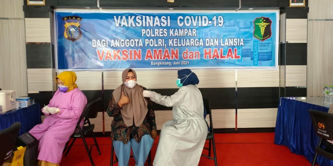 Polres Kampar Kembali Gelar Vaksinasi Covid-19 Bagi Anggota Polri dan Keluarganya serta Lansia