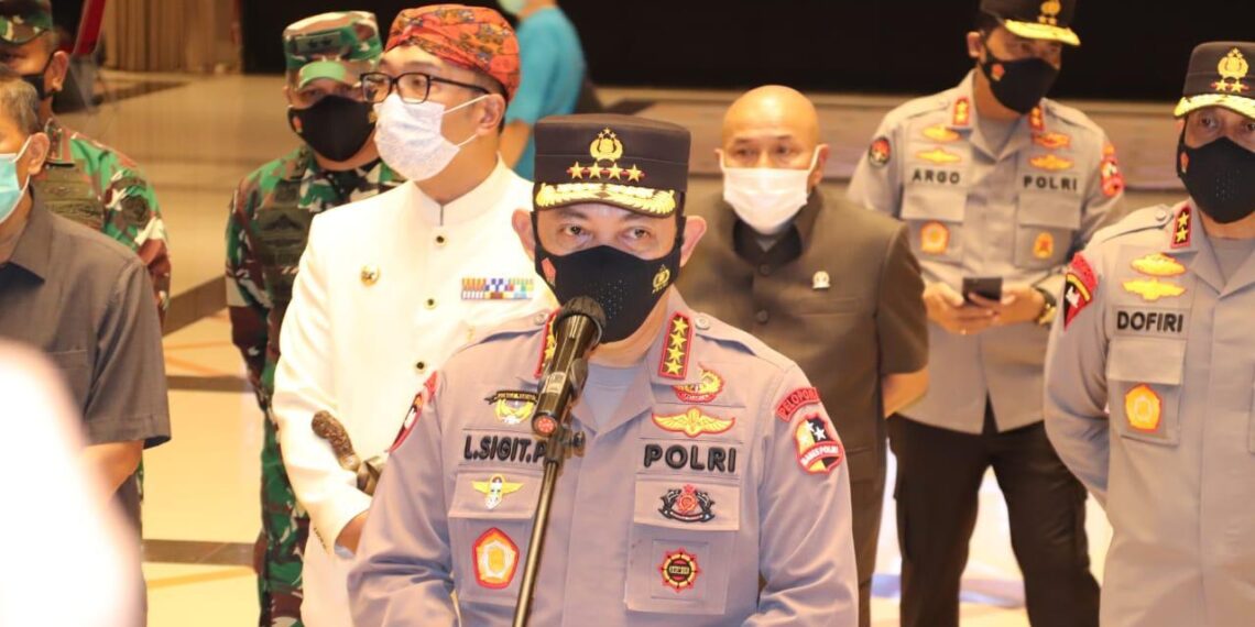 Panglima TNI dan Kapolri Tinjau Vaksinasi Massal di Bandung, Minta Warga Tetap Disiplin Prokes