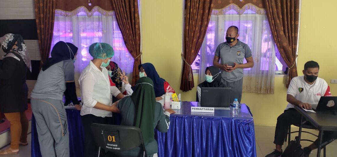 Batalion Vaksinator Covid-19 Polda Riau Kunjungi Polres Kampar, Bantu Vaksinasi Untuk Lansia