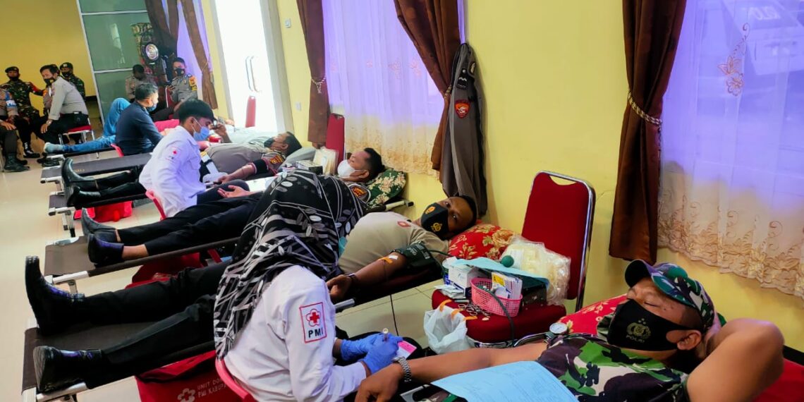 Ratusan Personel Polres Kampar dan Anggota TNI, Ikuti Donor Darah Jelang Hari Bhayangkara ke-75
