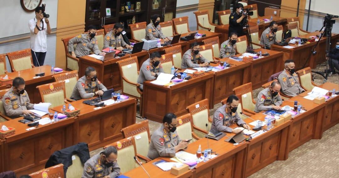 Kapolri Paparkan 15 Aplikasi Layanan Publik Dihadapan Komisi 3 DPR-RI