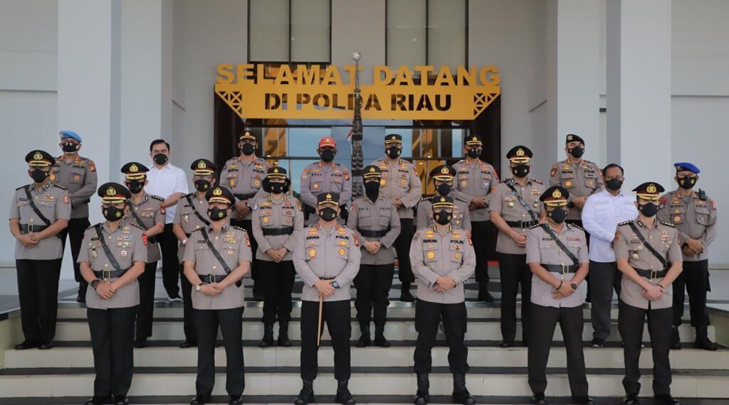 Kapolda Pimpin Serahterima Jabatan 4 Pejabat Utama Polda Riau