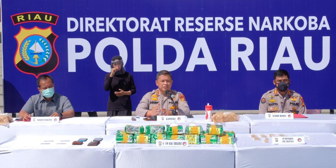 Kapolda Ekspos Penangkapan 19 Kg Shabu dan 500 Butir Pil Ekstasi Di Jajaran Polda Riau