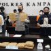 Kapolres Kampar Didampingi Kasatres Narkoba Ekspos Tangkapan 9,65 Kg Daun Ganja Kering