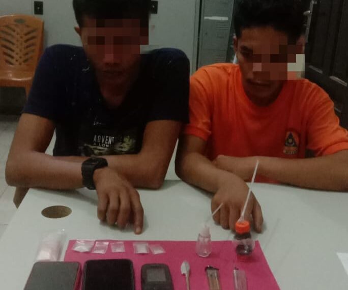 2 Orang Pengedar Shabu Diringkus Resnarkoba Polres Kampar di Desa Alam Panjang, Rumbio Jaya