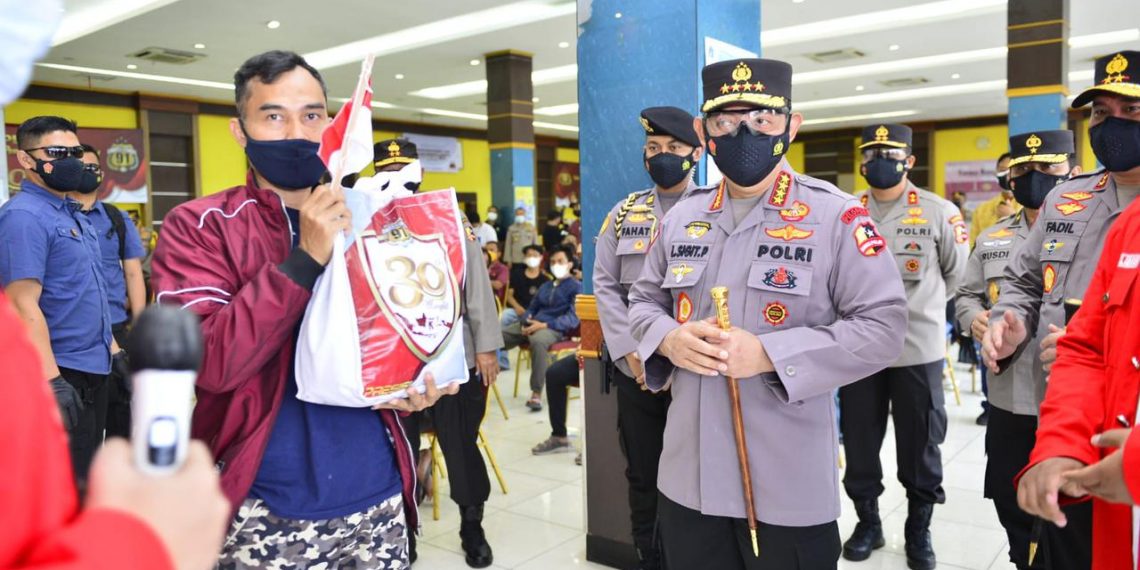 Kapolri Apresiasi Batalion Bhara Daksa Bersama Mahasiswa Gencarkan Vaksinasi Covid-19