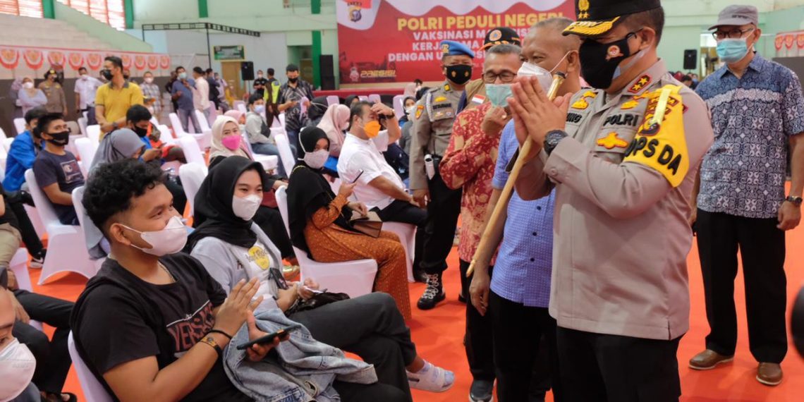 Polda Riau Gandeng UIR Gelar Vaksinasi Bagi Mahasiswa dan Civitas Akademika