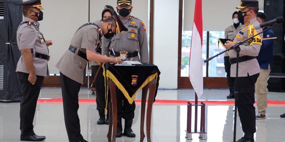 Kapolda Riau Pimpin Upacara Sertijab Beberapa Pejabat Utama Polda dan Kapolres Jajaran