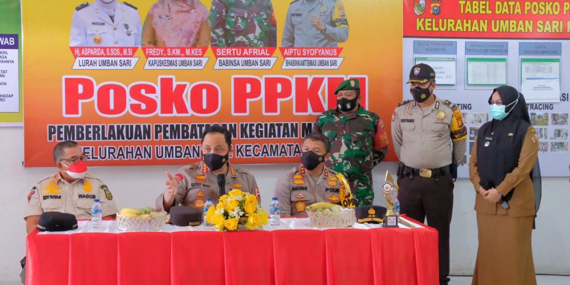Wakapolri Ajak Warga Patuhi Protkes, Saat Kunjungi Posko PPKM Umban Sari