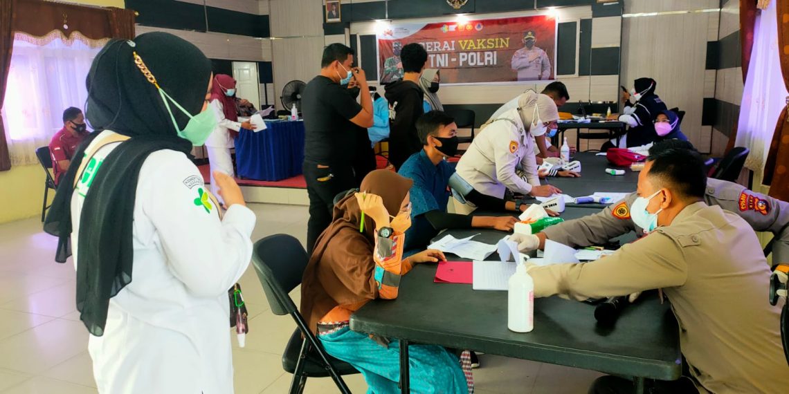 Polres Kampar dan Polsek Jajaran Gelar Vaksinasi Serentak, 1.316 Orang Divaksin Hari ini di Kampar