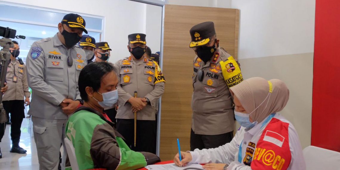 Kunjungi Vaksin Center RS Bhayangkara, Kakorlantas Polri Sebut Polda Riau Bagus Luar Biasa