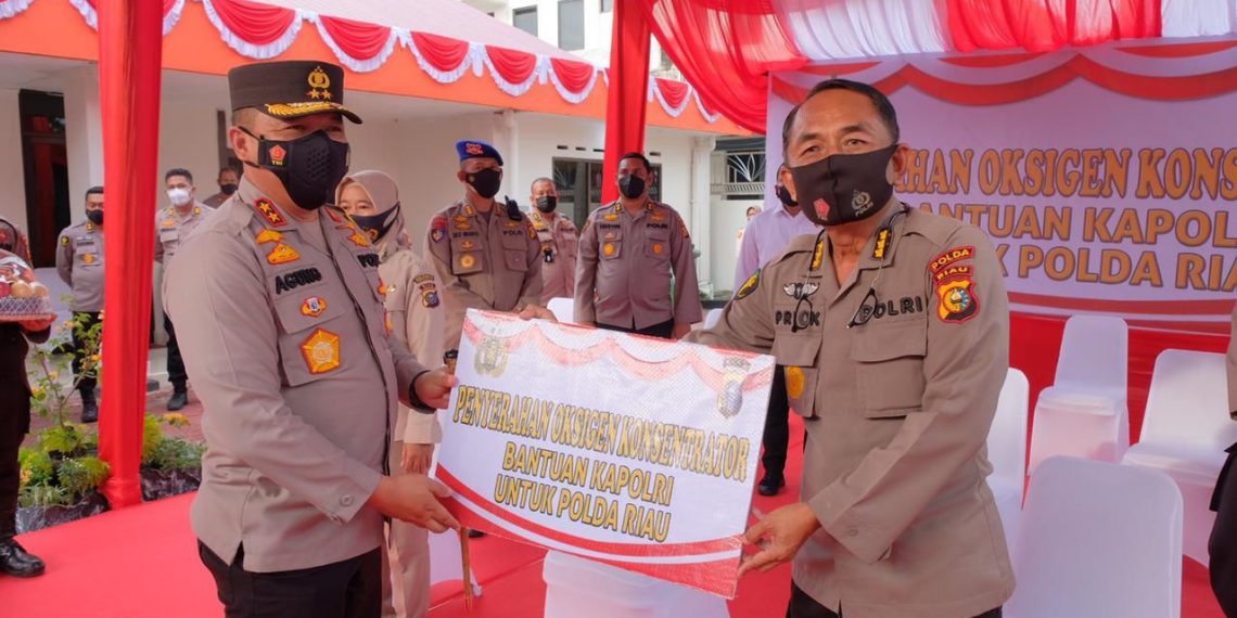 Kapolda Riau Serahkan 30 Oksigen Konsentrator Bantuan Kapolri, Saat Resmikan Isoter Wisma Kemala