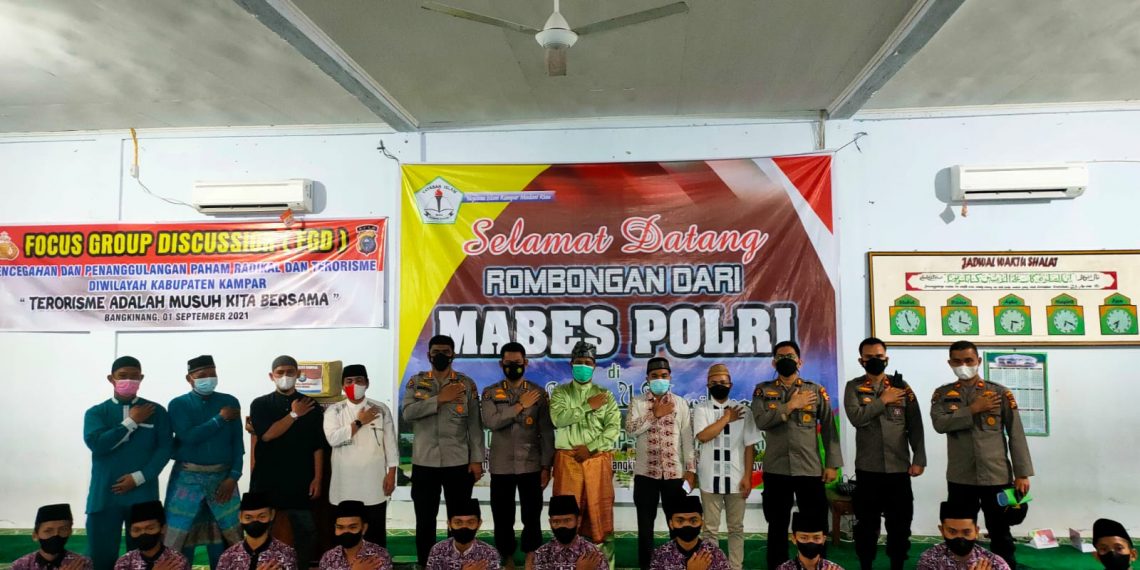 Divhumas Polri Tinjau Langsung Sosialisasi “Terorisme Musuh Bersama” Di Ponpes Al Islam Madani Kampar