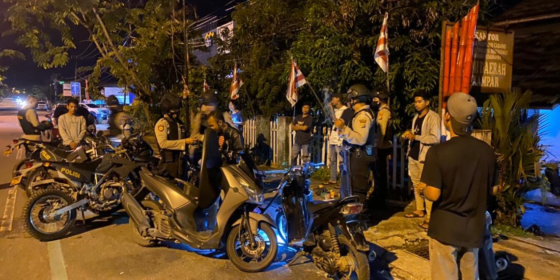 Tim “TEMBAK” Polres Kampar Temukan 9 Pemuda Lagi Minum Tuak dan Dilakukan Pembinaan
