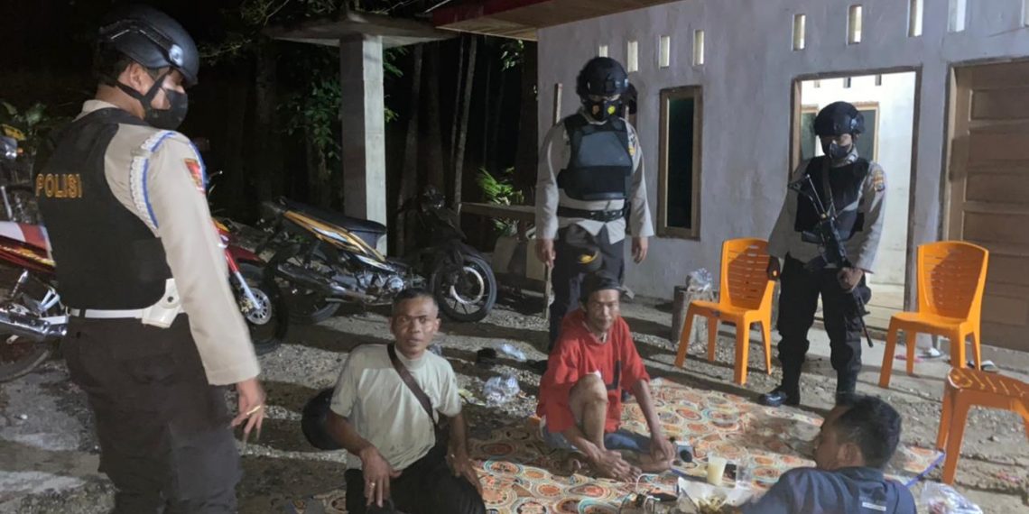 Saat Patroli, Tim TEMBAK Polres Kampar Bubarkan Kelompok Pemuda Lagi Nenggak Miras