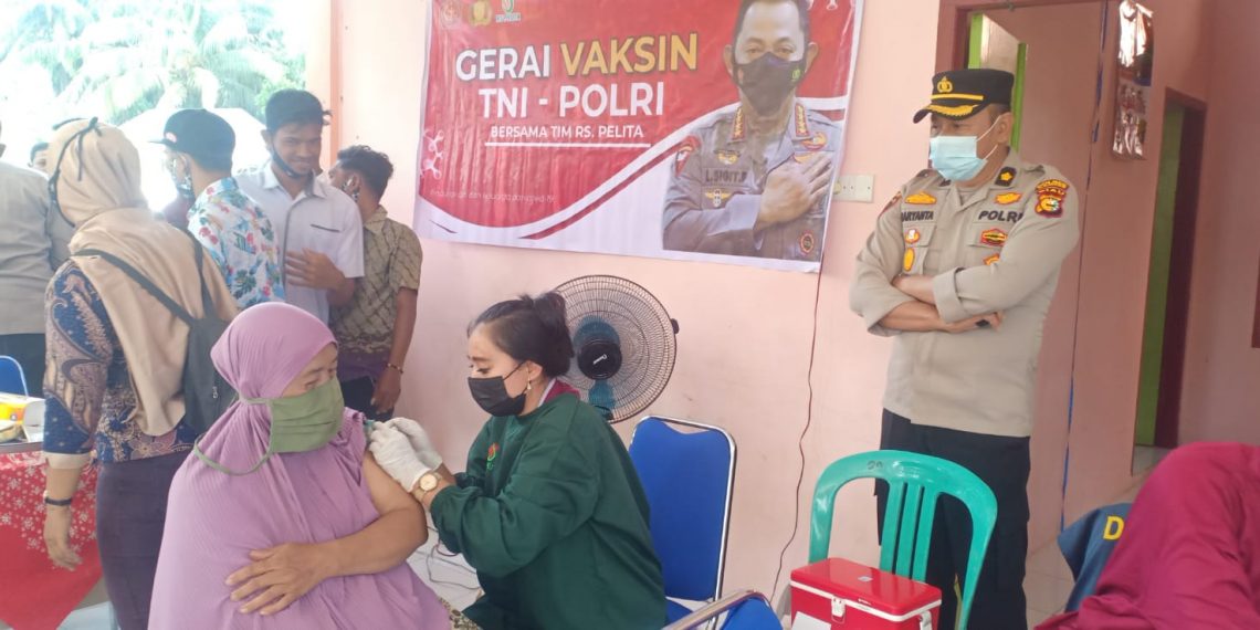 Polres Kampar Bersama RS Pelita Kembali Gelar Vaksinasi Di Daerah Terpencil Desa Sungai Agung