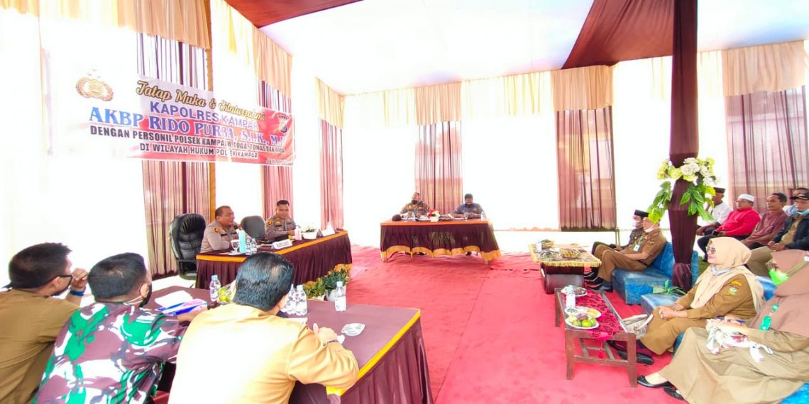 Kapolres Kampar Tatap Muka dengan Upika dan Tokoh Masyarakat Saat Kunker ke Polsek Kampar