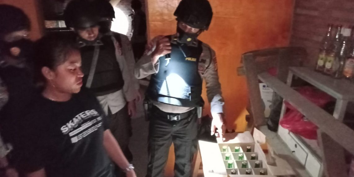 Tim TEMBAK Polres Kampar Amankan Sejumlah Miras dari Warung Remang-remang di Pasir Sialang