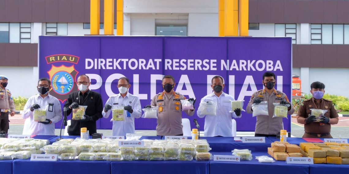 Tim Polda Riau Sita 87 Kg Shabu dan Tangkap 7 Orang Sindikat Narkoba Antar Negara