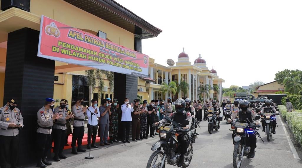 Kapolda Riau Pimpin Apel Gelar Pasukan Berskala Besar Di Polres Rohil untuk Pengamanan Obyek Vital Nasional