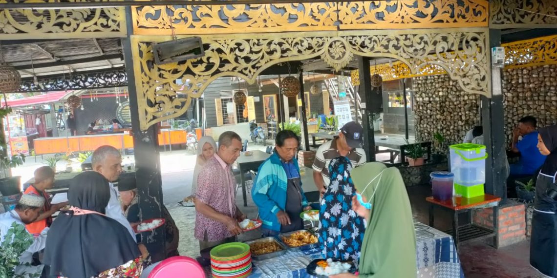 Satreskrim Polres Kampar Kerjasama dengan Kafe TSJ, Adakan Makan Siang Gratis Setiap Jumat