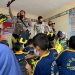 Alumni SIP Resimen Wira Satya Adhipradana Polda Riau, Bagikan Tas Sekolah di SD Al-Hidayah