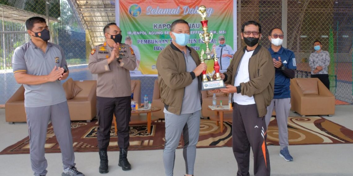 Kapolda Riau Buka Turnamen Futsal IWO Riau Cup Pertama 2021