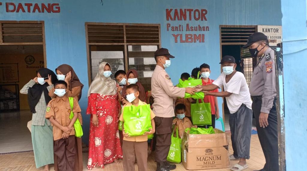 Polres Kampar dan Polsek Jajarannya Salurkan Paket Bantuan Untuk Para Santri Di-Sejumlah Pesantren