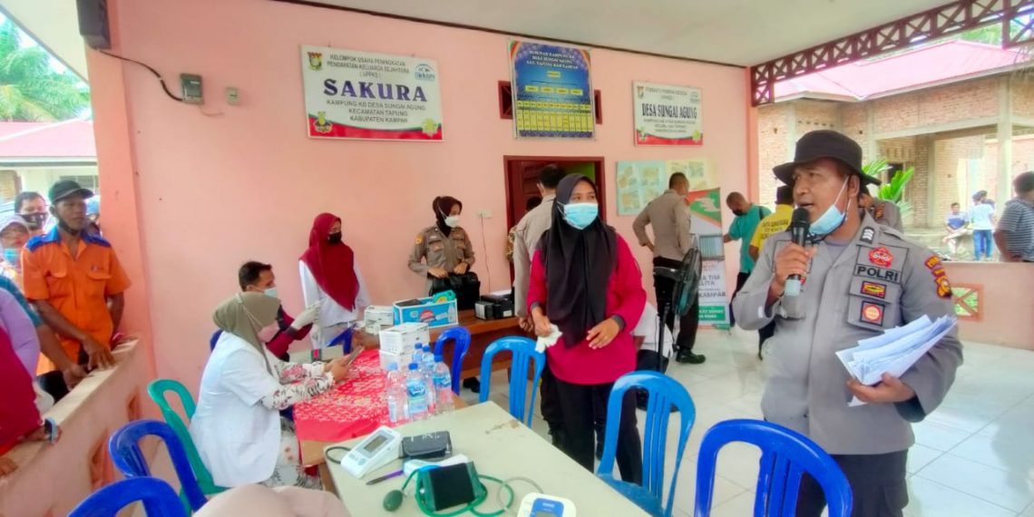 Motivasi Warga Ikuti Vaksinasi di Daerah Terpencil, Kapolres Kampar Hadir di Desa Sei Agung Tapung