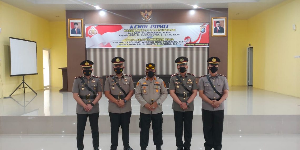 Kasat Lantas Polres Kampar dan Kapolsek Perhentian Raja Hari ini Melaksanakan Sertijab