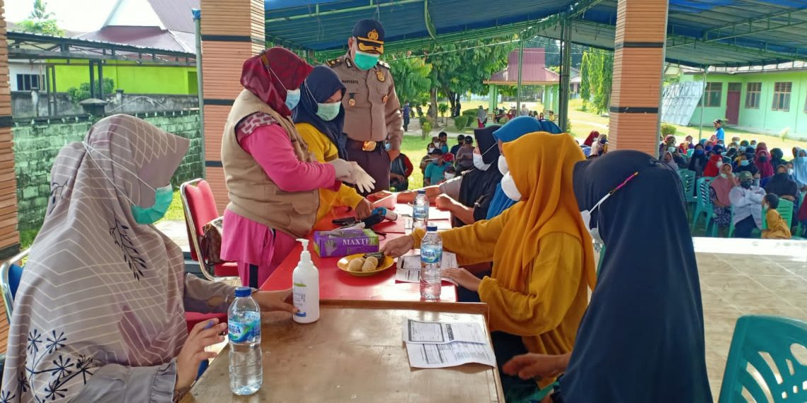 Gerai Vaksin Polres Kampar Gelar Vaksinasi di Wilayah Terpencil Desa Gunung Sari