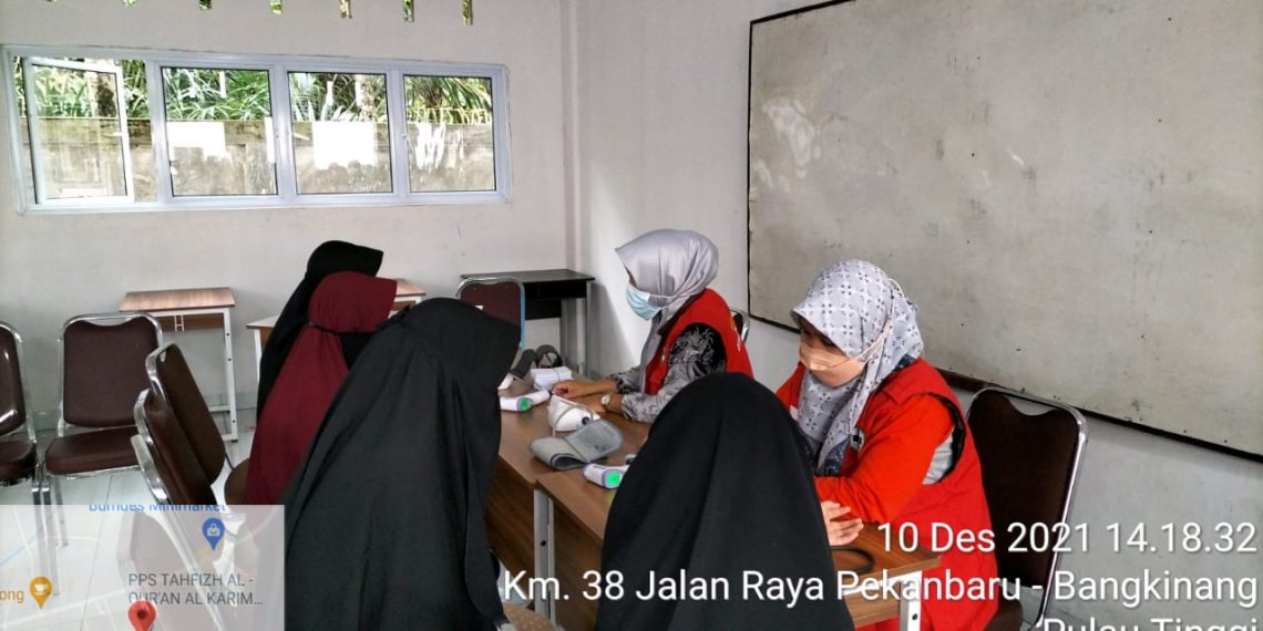 Tim Puskesmas Kampar Bersama Polsek Kampar, Gelar Vaksinasi di Ponpes Al-Madaniyah Pulau Tinggi