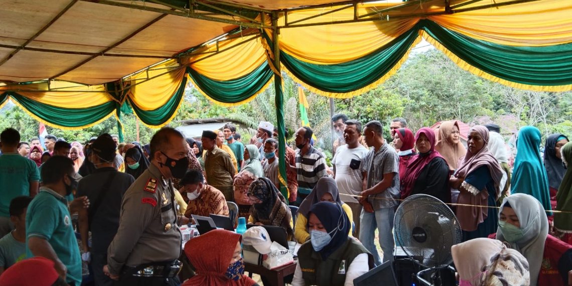 Warga Kabupaten Kampar Tetap Antusias Ikuti Vaksinasi Covid-19, Hari ini Capai 14.734 Orang