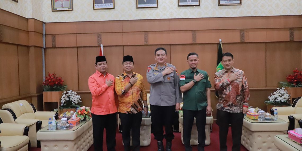 Kapolda Iqbal Kunjungan Silaturahmi ke Pimpinan DPRD Riau