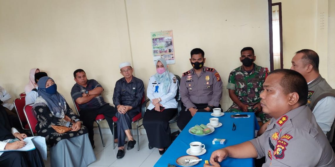 Rapat kordinasi kapolres kampar dalam rangka vaksin lansia dan anak anak dengan masarakat sallo dan kuok
