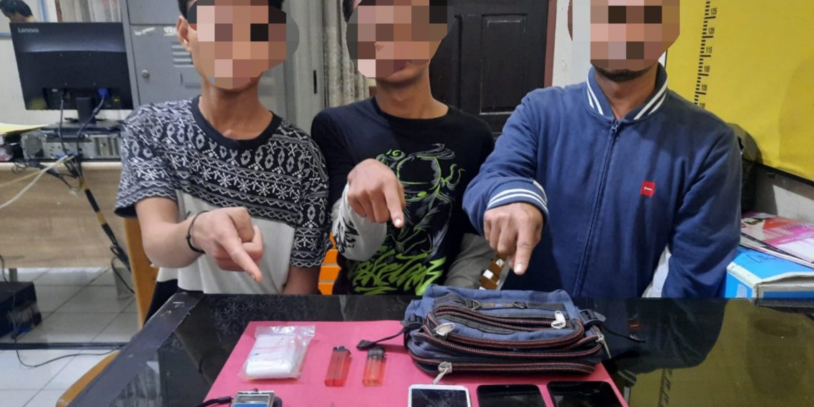 Dengan Hitungan Jam Unit Sat Resnarkoba Polres Kampar Amankan 3 Pengedar Shabu di Desa Kubang Jaya