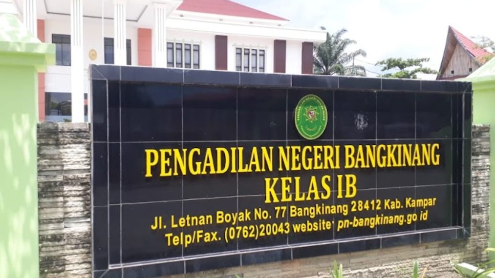 Warga Desa Pangkalan Baru Siak Hulu Minta Ketua PN Bangkinang Segera Adili Anthony Hamzah