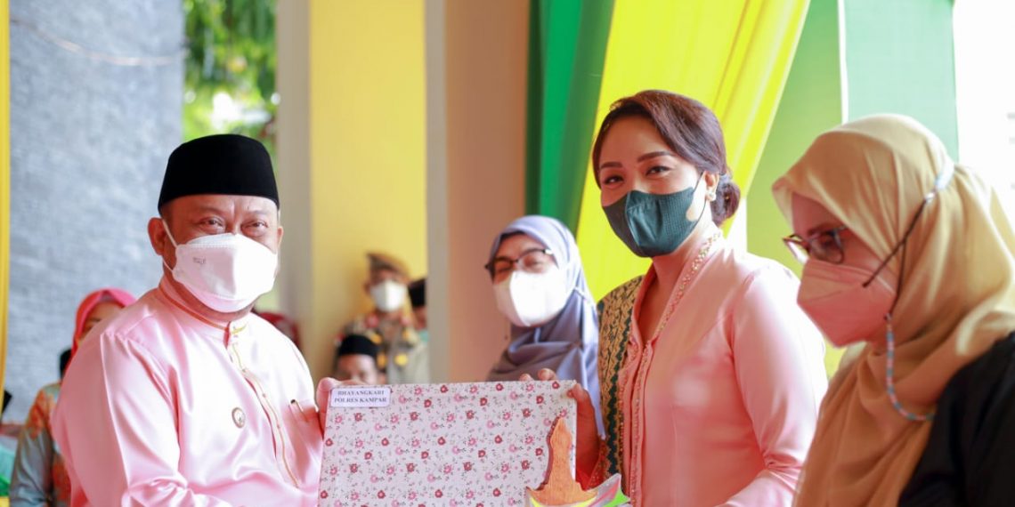 Bhayangkari Cab. Kampar Terima Penghargaan Bidang Pariwisata Di-Hari Jadi Kab. Kampar Ke-72