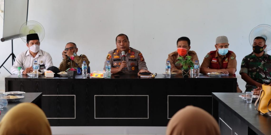 Kapolres merangkul Kepala Sekolah dalam Percepatan Vaksinasi di kampar Kiri Hilir dan Tengah