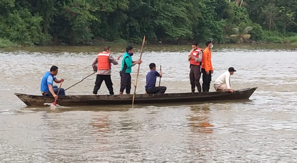1 Orang Warga Pencari pasir Hayut Terseret Arus Sungai Kampar