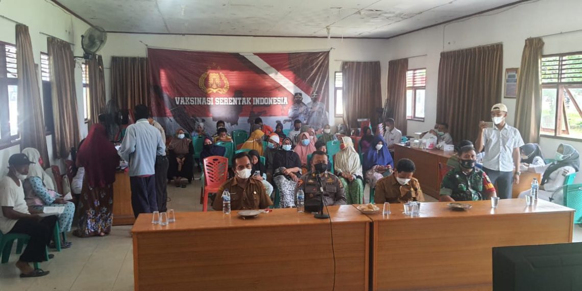 Wakili Kapolres, Kabag Ops Tinjau Vaksinasi Massal dan Zoom Meeting dengan Kapolri