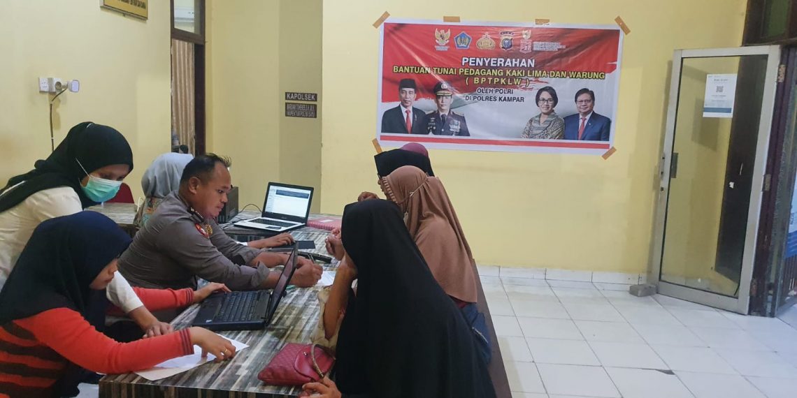 Polsek Tambang Salurkan Dana BTPKWL Kepada 150 Orang