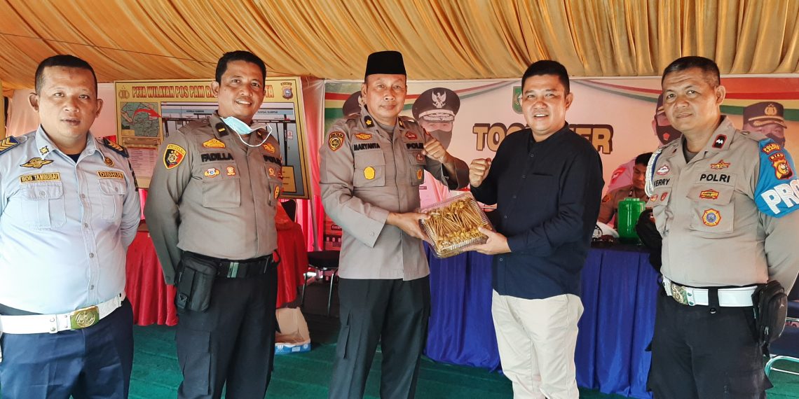 Dirut RS Norfa Husada Kunjungi dan Berikan Bantuan Makanan ke Petugas Pos Pam Bangkinang Kota