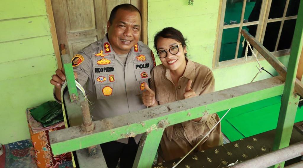 Tim Jalan-Jalan Hore kunjungi Pengerajin Kain Songket Tradisional di wilayah Tapung