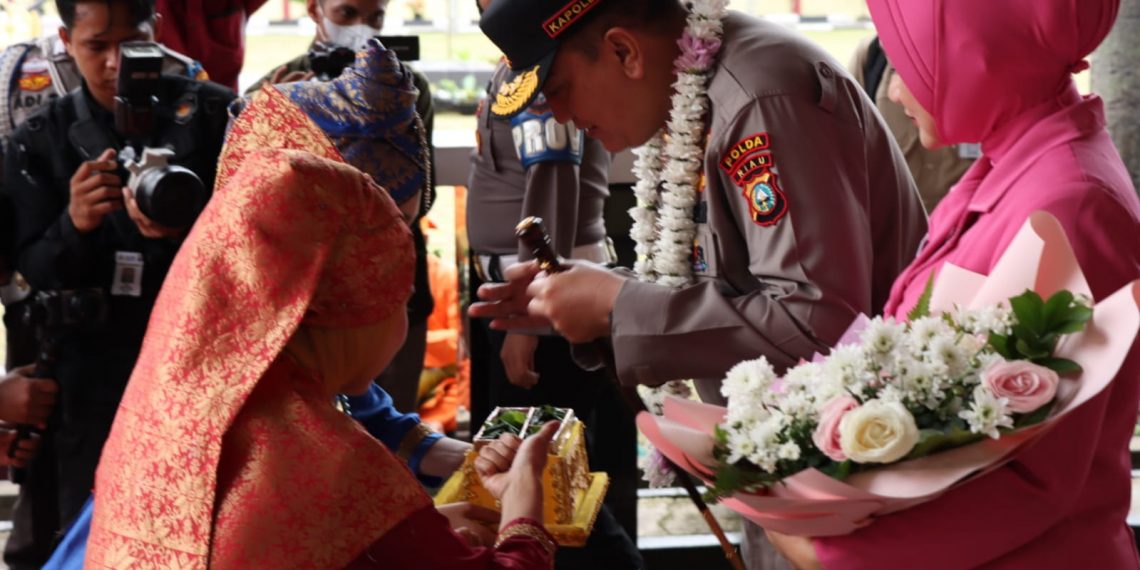 Kapolda Riau Silahturahmi dengan Forkopimda Kampar dan Tinjau Vaksinasi